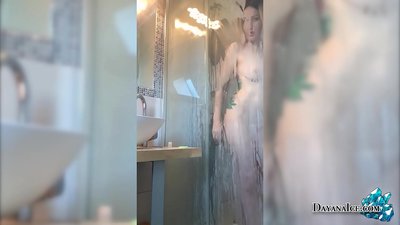 Sulu Popolu Bebek Duşta Mastürbasyon Yapıyor