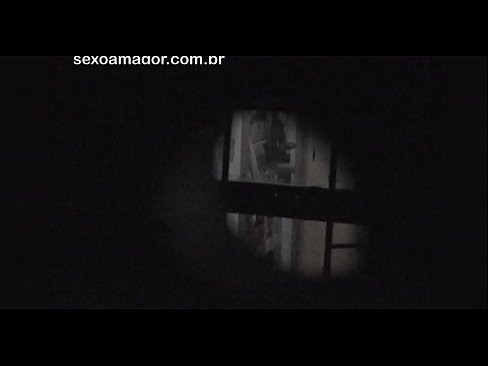 ❤️ Sarışın, içi boş tuğlaların arkasına gizlenmiş bir mahalle röntgencisi tarafından gizlice videoya alınır ️❌ Sikişmek tr.mypornpics.ru ❤